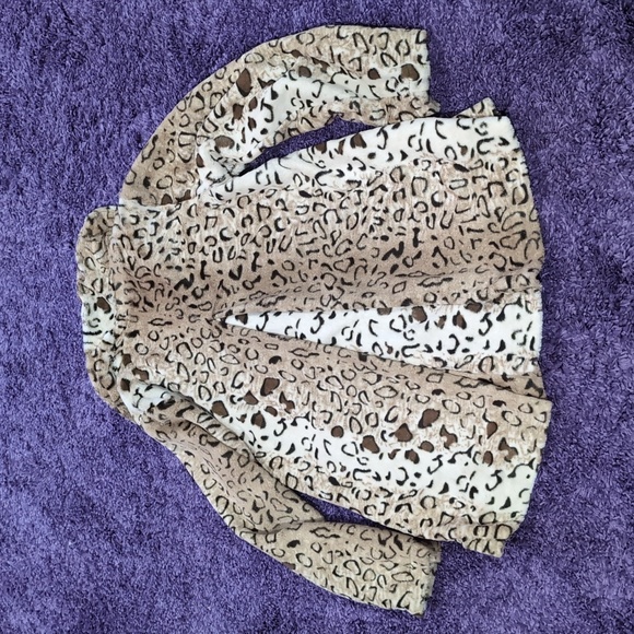 Sisters Outerwear Faux Fur Coat in Large Lined - Picture 7 of 8